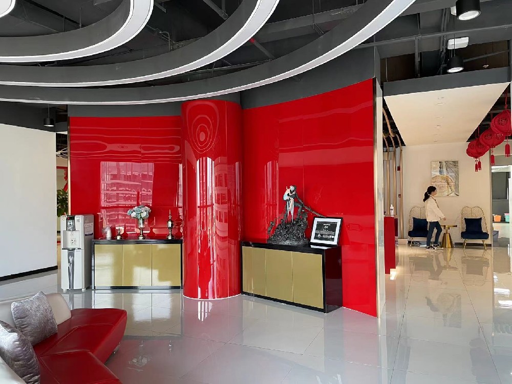 辦公室前臺設計應該體現公司的形象和文化，與公司的品牌風格相一致